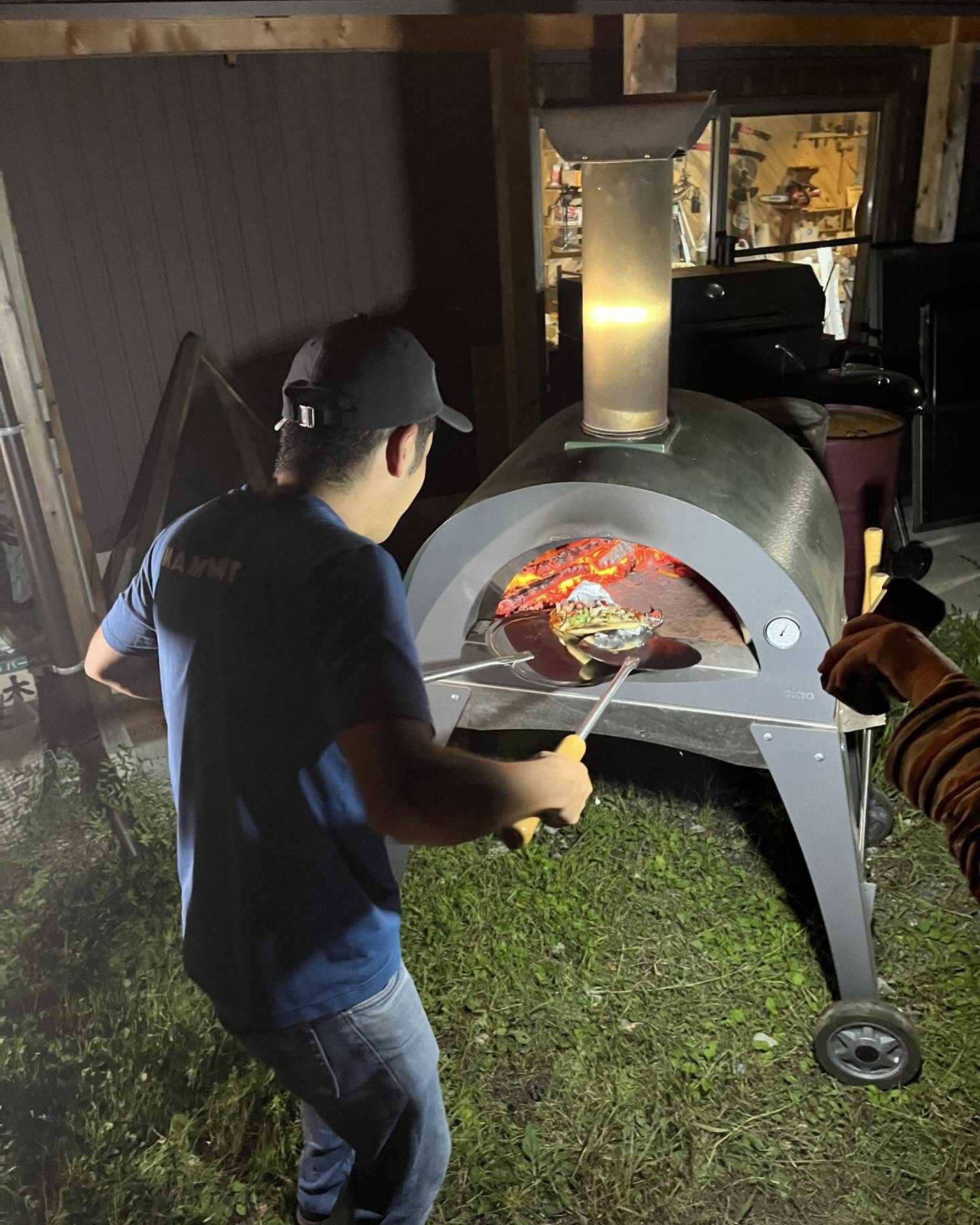 ピザ窯体験の様子