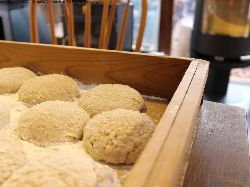 玄米餅つきの様子